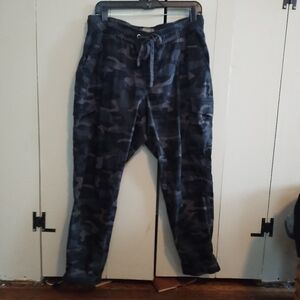 L Natural Reflections black camo cargo pants